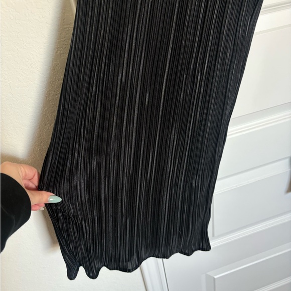 Dressed in LALA Long Sleeve Plissé Set in Black - Picture 5 of 9